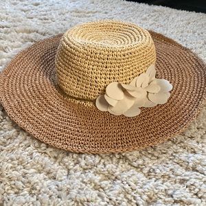 Women’s wide brim straw hat